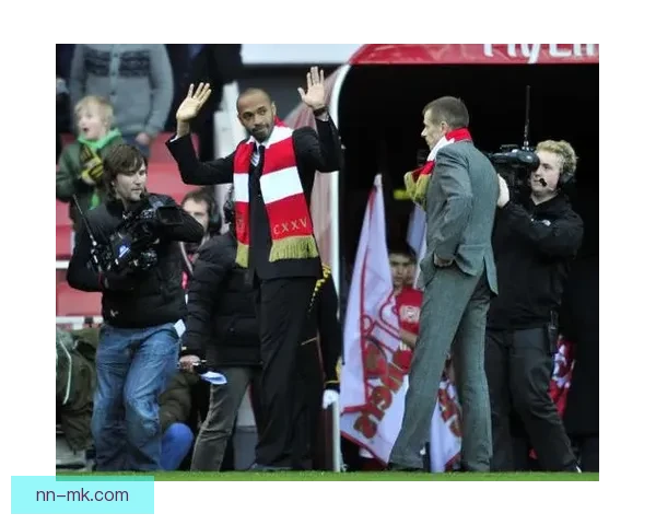 埃弗顿球迷英超总部外举行大规模抗议活动强烈反对联盟扣除积分决定