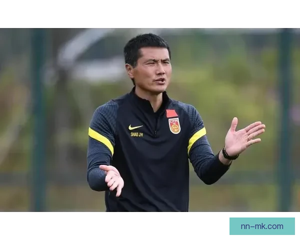 李帅凭借出色速度优势牢牢把握海港左路成为进攻突破关键点 李帅凭借出色速度优势牢牢把握海港左路成为进攻突破关键点